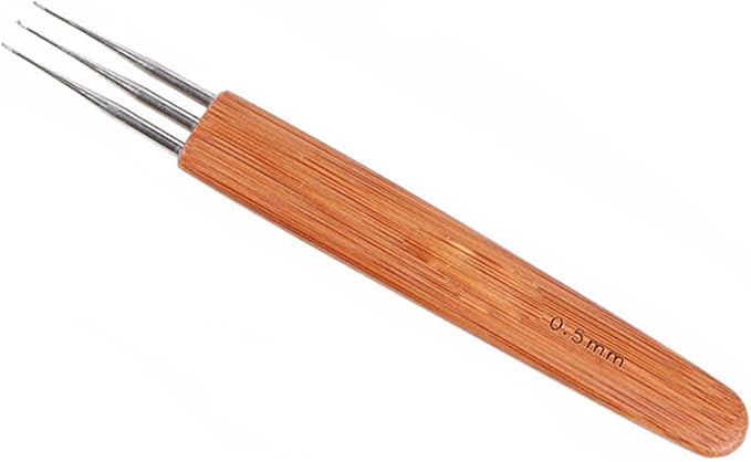SENRISE Dreadlock Crochet Needle, Weaving Crochet Hook for Hair, with Wooden Handle, for Fixing Braids (Three Heads 0.5 mm)