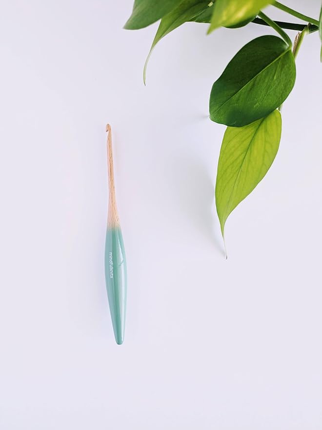mindfulknits Premium Ergonomic Beech Wood Crochet Hook – Size US 7, 4.5mm – 15cm Length – Wooden Crochet Hook - Knitting & Crochet Supplies for Crafting Relaxation & Stress Relief (4.5mm)