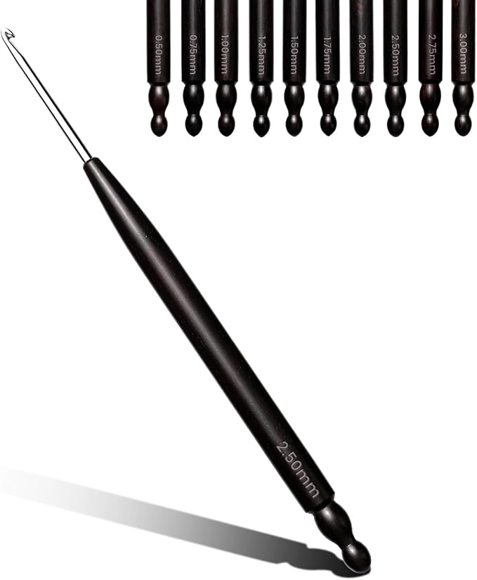 Hssugi Crochet Hooks, 2.5mm Small Crochet Hooks for Arthritic Hands with Wooden Handle, Ergonomic Crochet Needles for Beginners and Crocheting Yarn