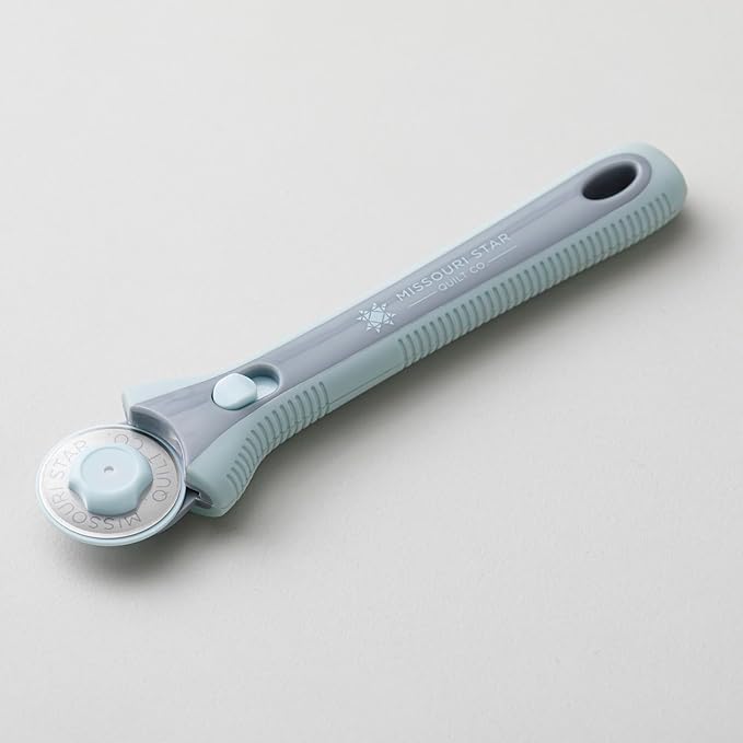 Missouri Start Rotary Cutter, 28mm Blade, Rolling Cutter Tool for Quilt Appliques and Cutting Fabrics, Essential Quilting and Sewing Supplies for DIY Craft Projects