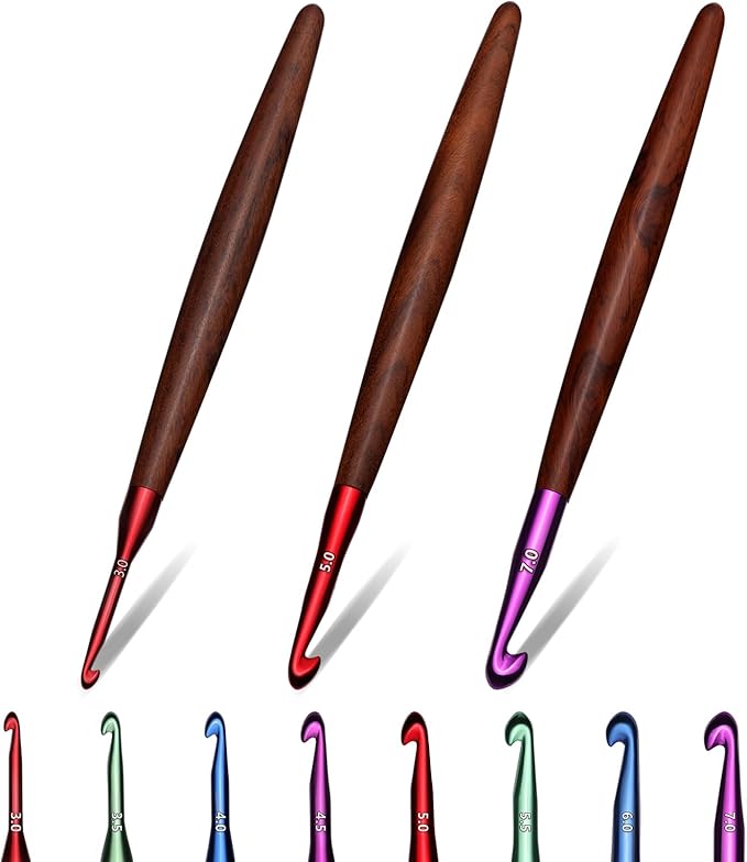 Giwrmu 3 Pcs Crochet Hooks, 3.0mm/5.0mm/7.0mm Ergonomic Crochet Hook, Colored Aluminum Crochet Hook with Wooden Handle Crochet Needle for Crocheting Yarn