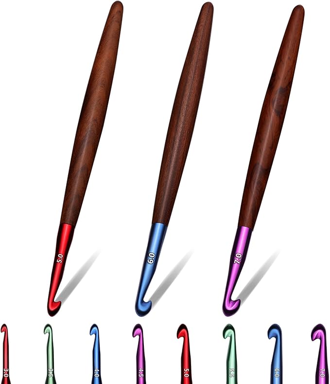 Giwrmu 3 Pcs Crochet Hooks, 5.0mm/6.0mm/7.0mm Ergonomic Crochet Hook, Colored Aluminum Crochet Hook with Wooden Handle Crochet Needle for Crocheting Yarn