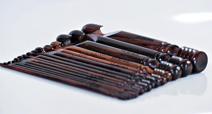 DnU Avenue Rosewood Ergonomic Crochet Hooks Set of 15-3.5 MM to 25 MM with Vintage Carved Bowl, Wooden Yarn Ergonomic Crocheting Set for Arthritic Hands, Knitting Easy Grip in Brown Color
