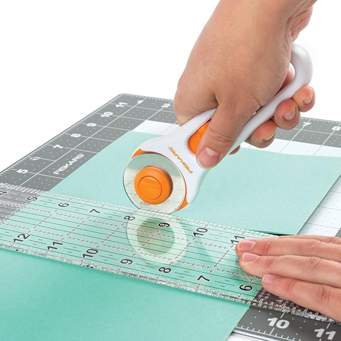 Fiskars Rotary Paper Edger, 45mm Premium Steel Blade, Ideal for Paper, Cardstock, Fabric and Vinyl