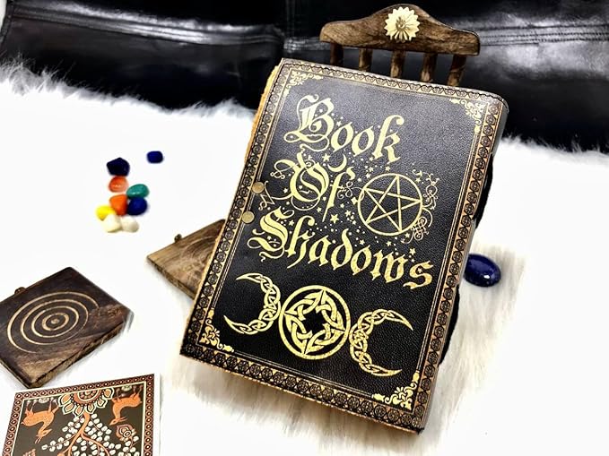 Blank Spell Book of Shadows Journal Grimoire Journal Witchcraft Supplies Witch Spell for Men & Women 200 Pages with Lock Clasp Vintage Handmade Deckle Edge Paper, Leather Sketchbook, Drawing Journal,