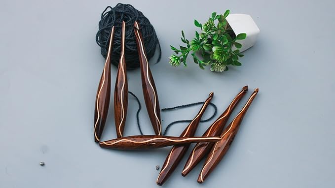 Wooden Crochet Hooks, (Set of 7) Ergonomic Crochet Hook for Arthritic Hands, Smooth and Comfortable Grip for Knitting Yarn
