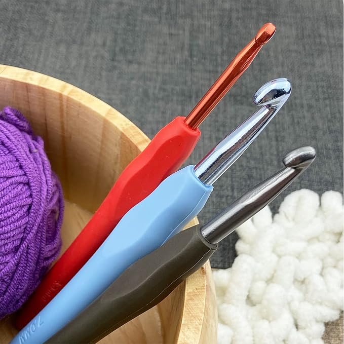 Hobekoee Size US7/4.5mm Crochet Hook Ergonomic Handle for Arthritic Hands Soft & Smooth Knitting Needles for Beginners and Crocheting Yarn
