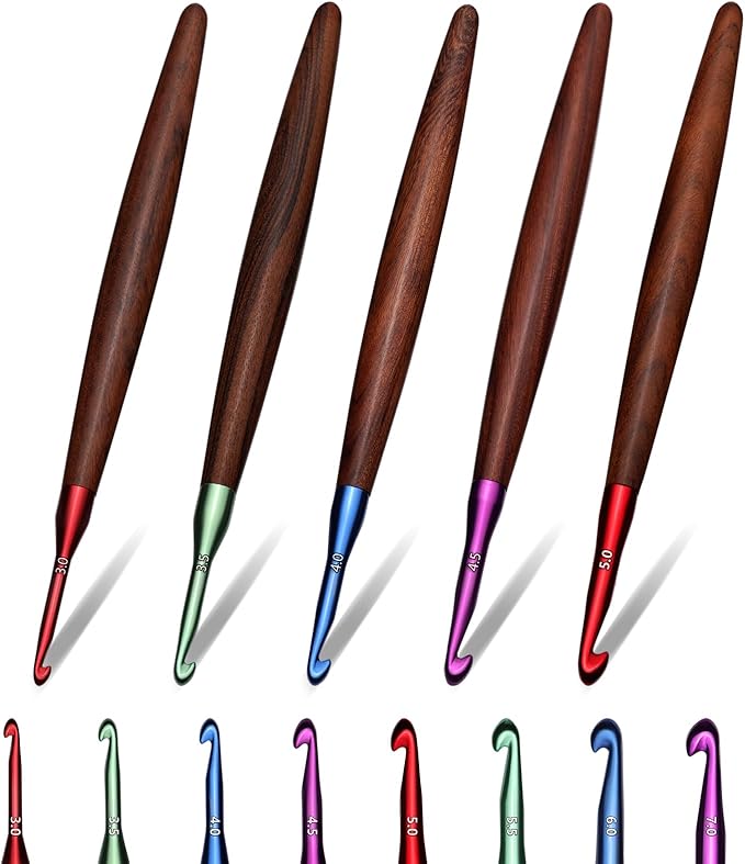 Giwrmu Crochet Hooks 5 Pcs, 3.0mm/3.5mm/4.0mm/4.5mm/5.0mm Ergonomic Crochet Hook, Colored Aluminum Crochet Hook with Wooden Handle Crochet Needle for Crocheting Yarn