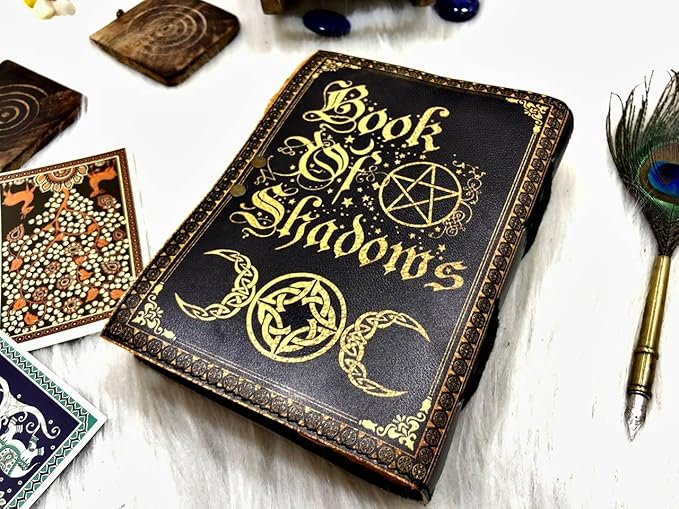 Blank Spell Book of Shadows Journal Grimoire Journal Witchcraft Supplies Witch Spell for Men & Women 200 Pages with Lock Clasp Vintage Handmade Deckle Edge Paper, Leather Sketchbook, Drawing Journal,