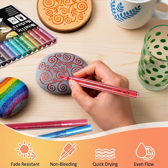 12 Sets Metallic Paint Markers Acrylic Metallic Pens Set of 12 Colors Glitter Pens 0.7 mm Extra Fine Tip Scrapbooking Coloring Black Paper Rock Painting Holiday Card Making DIY Crafts