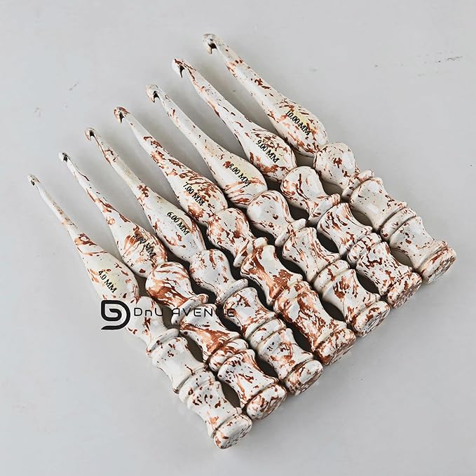 DnU Avenue Ergonomic Crochet Hook Set – 7 Handmade Wooden Crochet Hooks with Comfortable Grip – Multi-Size Kit for Beginners & Experts – Ideal for Arthritic Hands, DIY Crafts & Gifting