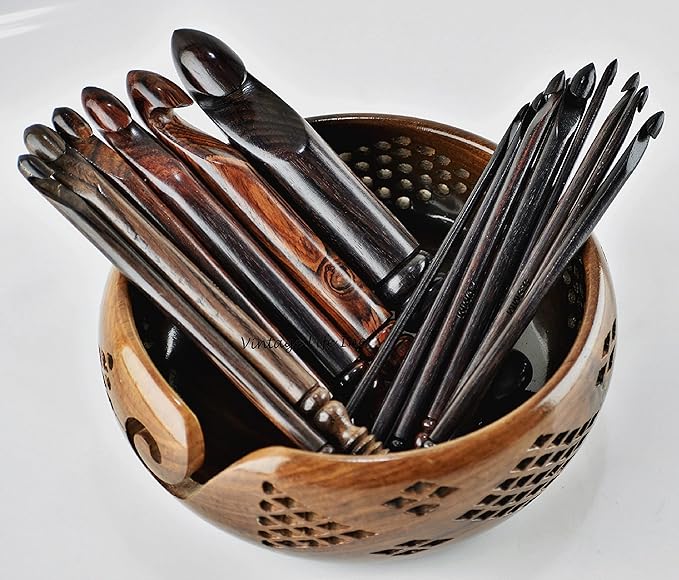 DnU Avenue Rosewood Ergonomic Crochet Hooks Set of 15-3.5 MM to 25 MM with Vintage Carved Bowl, Wooden Yarn Ergonomic Crocheting Set for Arthritic Hands, Knitting Easy Grip in Brown Color