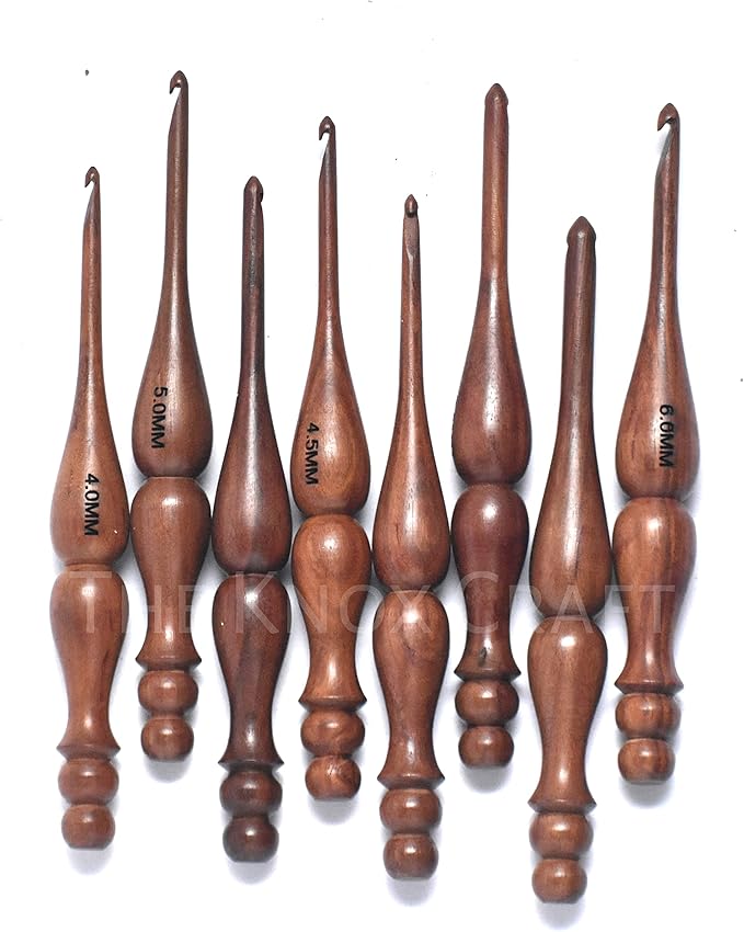 THE KNOX CRAFT Wooden Crochet Hook Set of 7 (4mm–10mm) – Ergonomic Soft Grip Handles, Smooth Wooden Yarn Hooks for Arthritic Hands – Beginner-Friendly Crochet Hooks Gift Set