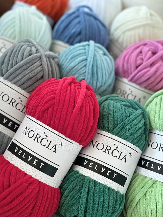 Soft Velvet Yarn Chenille Yarn for Crocheting Super Bulky (100g-3.50oz) (68m-74.3 yds) Baby Blanket Yarn for Knitting Amigurumi Yarn for Crochet Weaving Craft (Cream, 1 Skein)