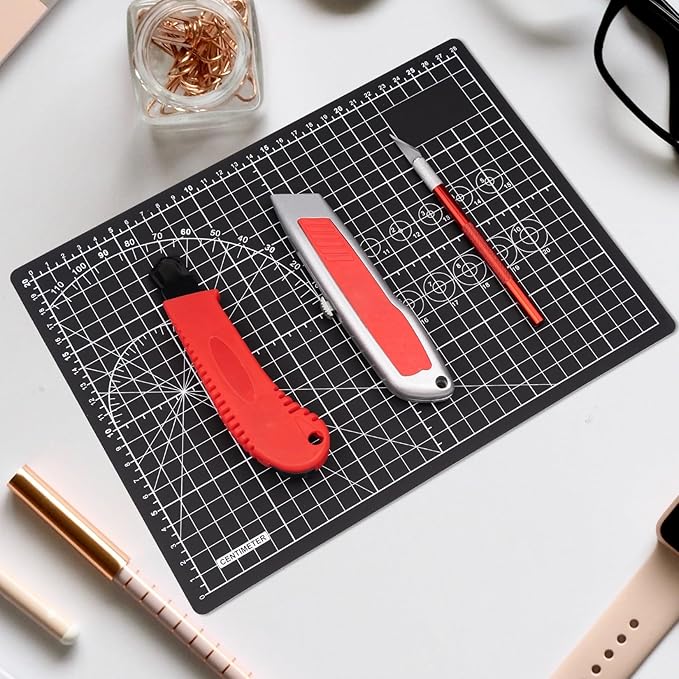 DIYSELF Cutting Mat 9in×12in, Cutting Mats for Crafts, Self Healing Cutting Mats A4, Fabric Cutting Mat Double Side for Sewing, Quilting, Rotating Craft Mat for Desktop