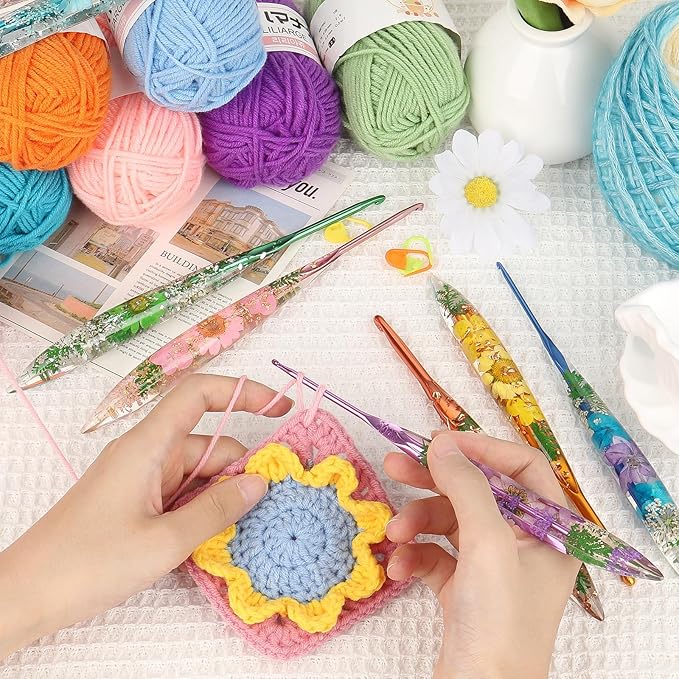 Coopay Crochet Hooks, 4.5mm Crochet Hook Ergonomic, See-Through Resin Handle with Flowers Inside, Pretty & Pleasant, Ideal for Crocheting Blankets, Dolls, Shawls, Hats, Scarves (7-4.5mm)