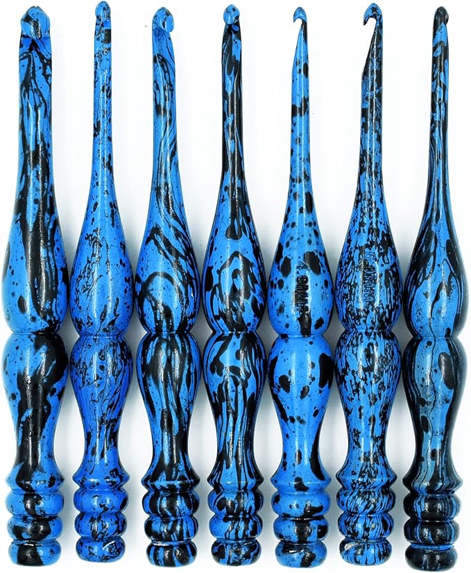 Wooden Crochet Hooks for Arthritic Hands - Set of 7 | 4mm to 10mm - Ergonomic Soft Grip Handle Engraved with Sizes - Crochet Hooks Set for Crocheting Yarn - Beautiful Gift for Her (Set of 7, Blue)