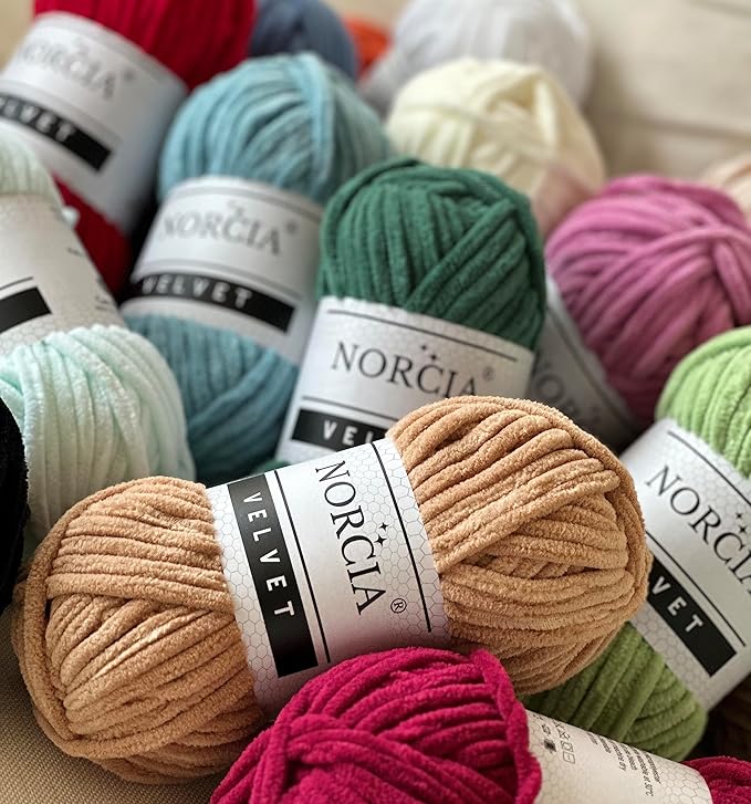 Soft Velvet Chenille Yarn for Crocheting & Knitting - Super Bulky 100g (74.3 yds) Baby Blanket Yarn - Amigurumi & Weaving Craft - Fancy Yarn - Black, 1 Skein