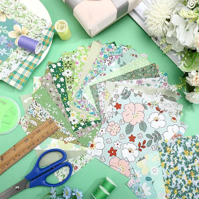 Kinlop 600 Pcs 5 x 5 Inch Floral Charm Packs for Quilting Green Flower Cotton Fabric Square Bulk Precut Fabric Squares Strips Printed Green Floral Patchwork for DIY Craft Sewing Accessory